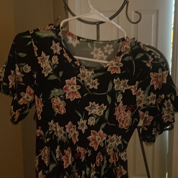 Black multi color junior dress, knee length. - Picture 3 of 3